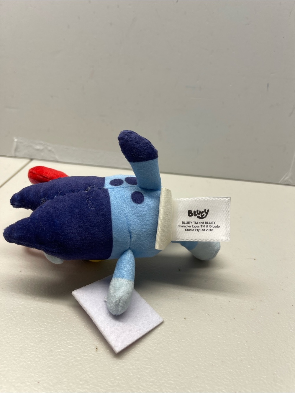 Bundle Bluey Plush with Red Heart and book - Picture 5 of 5